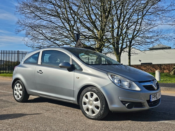 Used Vauxhall Corsa 2010 for sale - 73933884: Photo 2