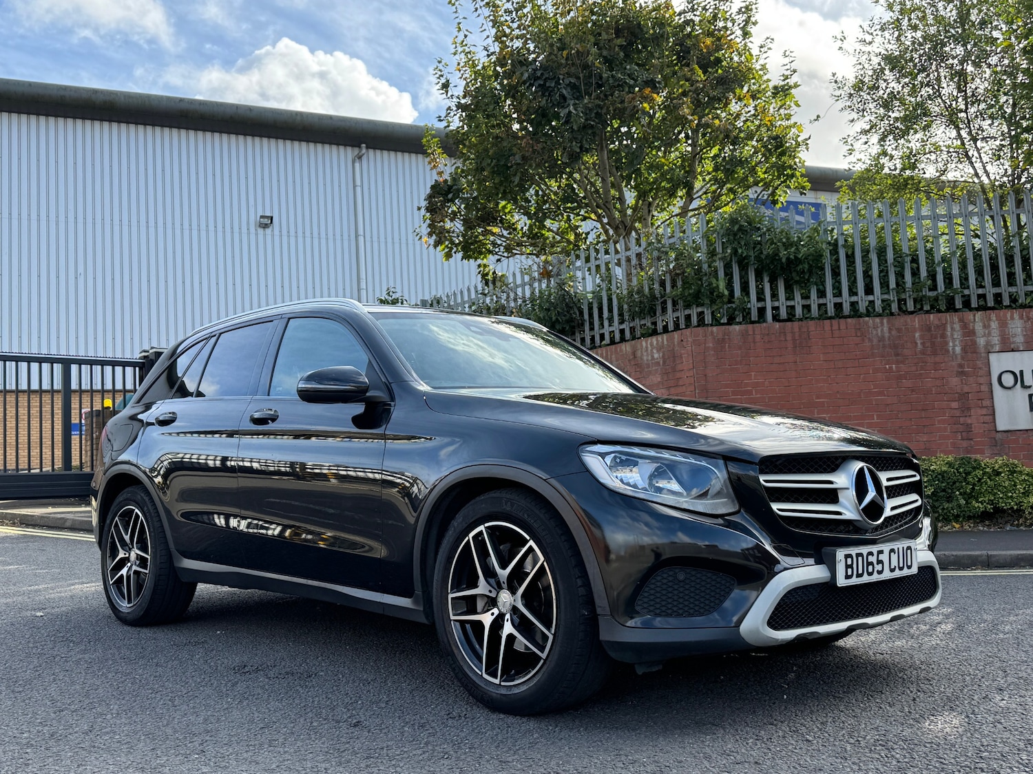 Used Mercedes-Benz GLC 2015 for sale - 76188390: Photo 2