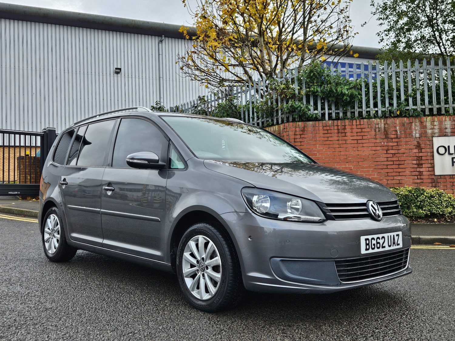 Used Volkswagen Touran 2012 for sale - 76419769: Photo 2