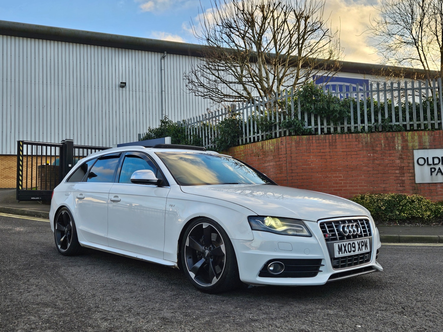 Used Audi A4 2009 for sale - 77121289: Photo 2