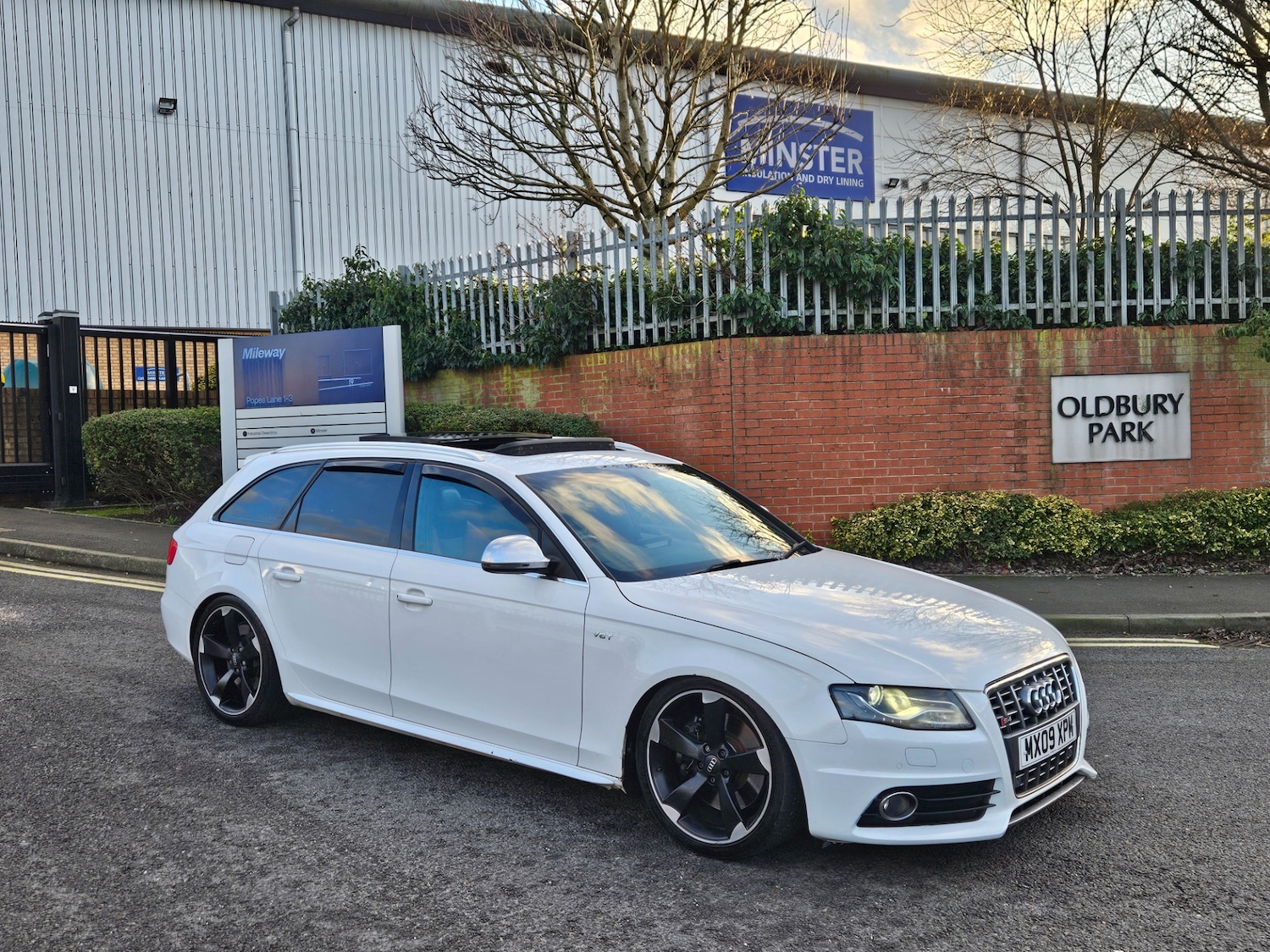 Used Audi A4 2009 for sale - 77121289: Photo 3