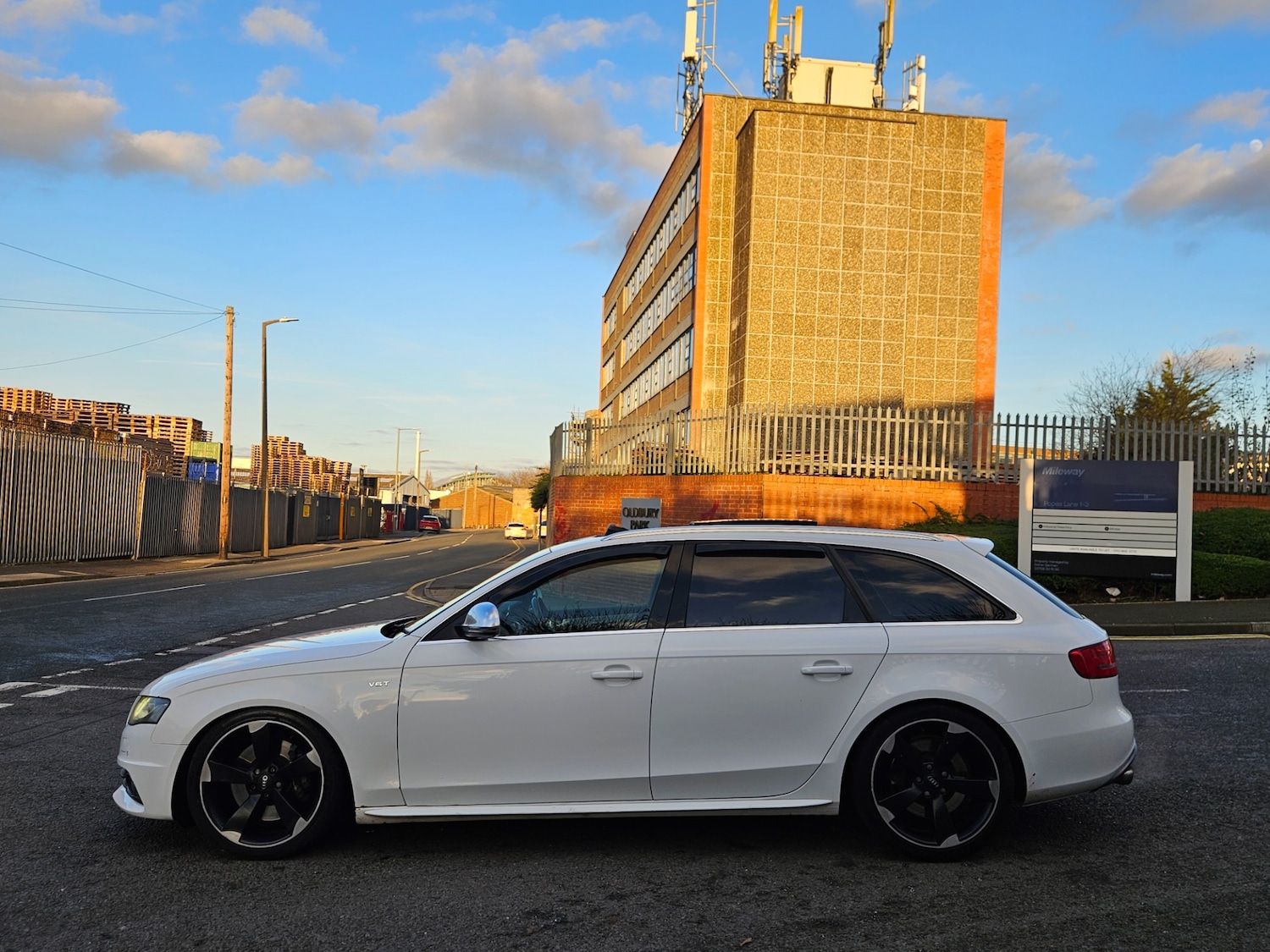 Used Audi A4 2009 for sale - 77121289: Photo 8