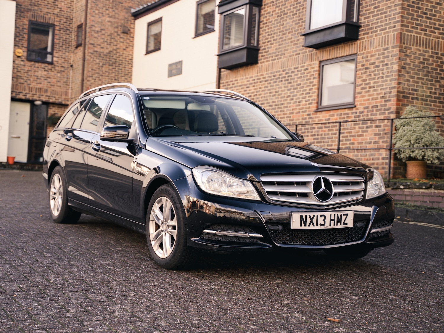Used Mercedes-Benz C Class 2013 for sale - 77050771: Photo 2