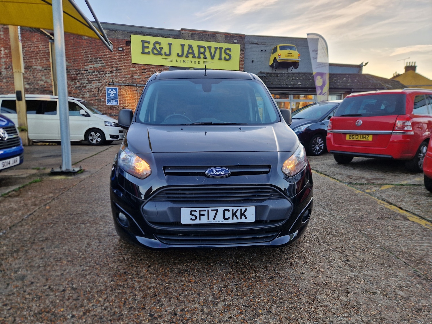 Used Ford Tourneo Connect 2017 for sale - 76653902: Photo 2