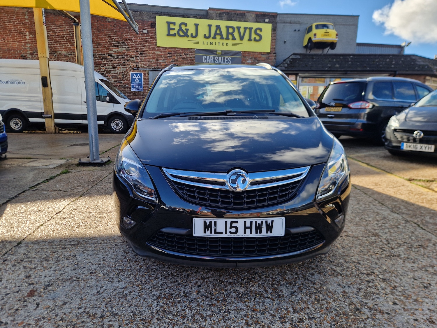 Used Vauxhall Zafira Tourer 2015 for sale - 76364414: Photo 2