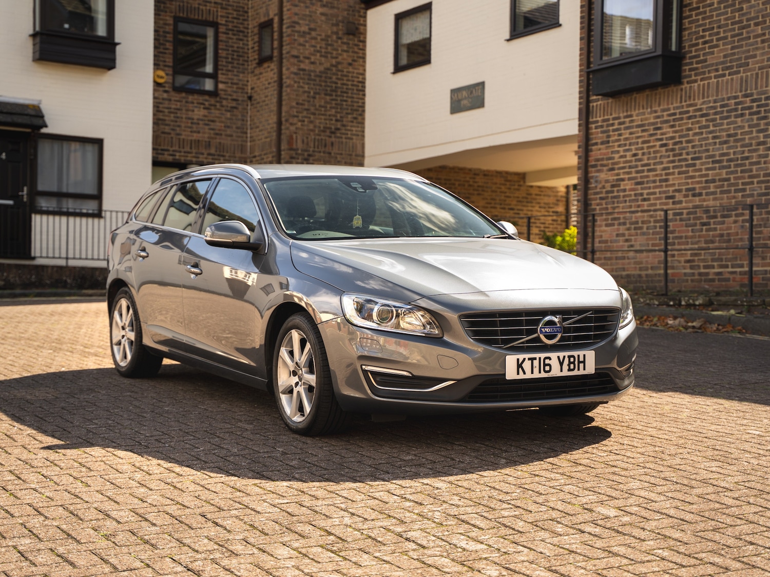 Used Volvo V60 2016 for sale - 76206638: Photo 2