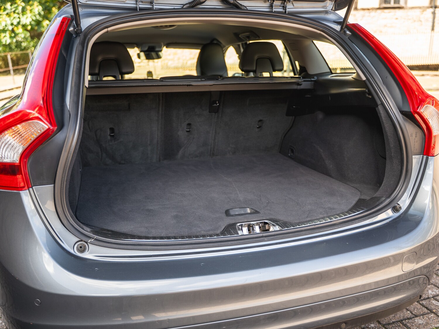 Used Volvo V60 2016 for sale - 76206638: Photo 41