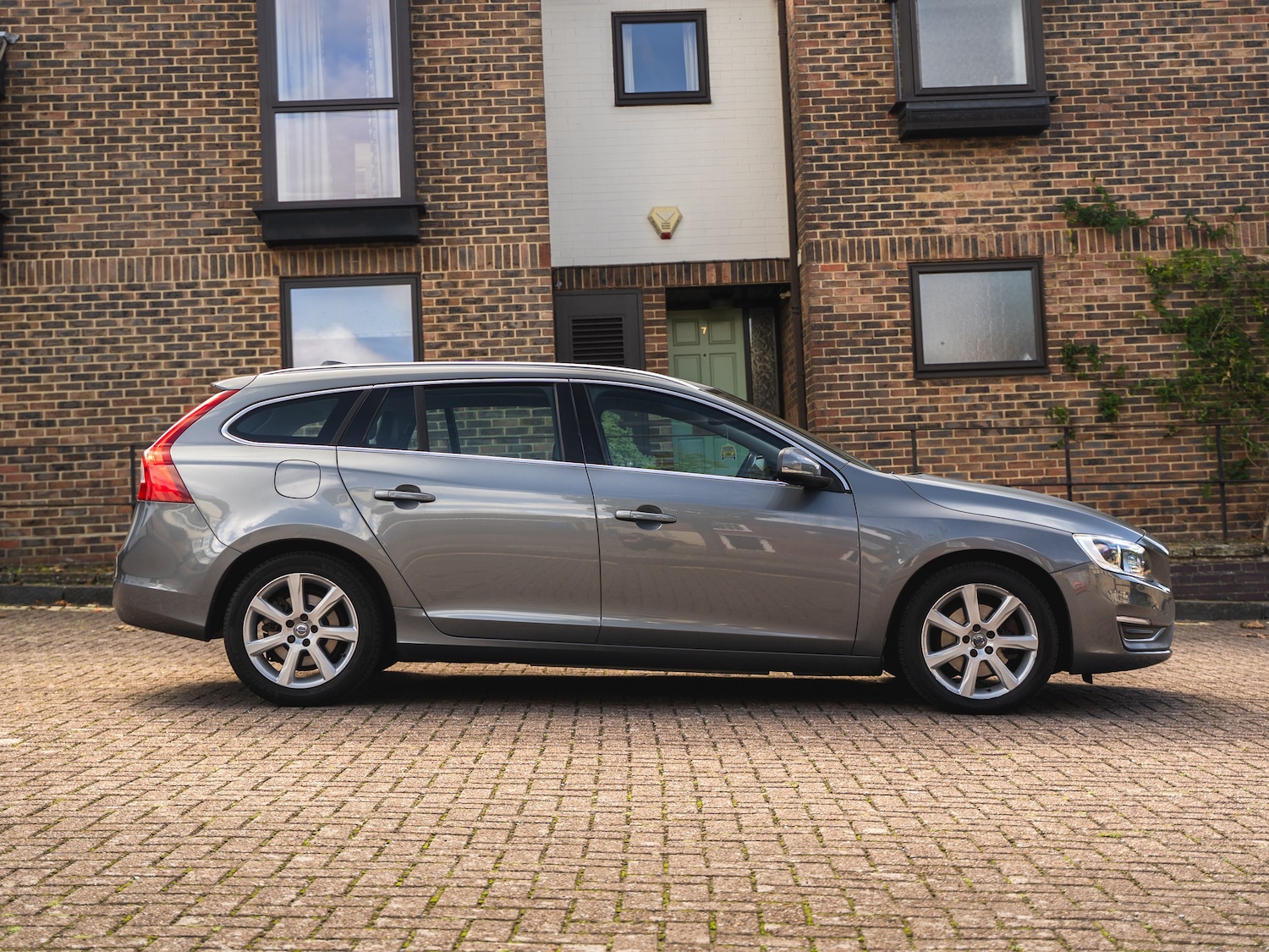Used Volvo V60 2016 for sale - 76206638: Photo 8