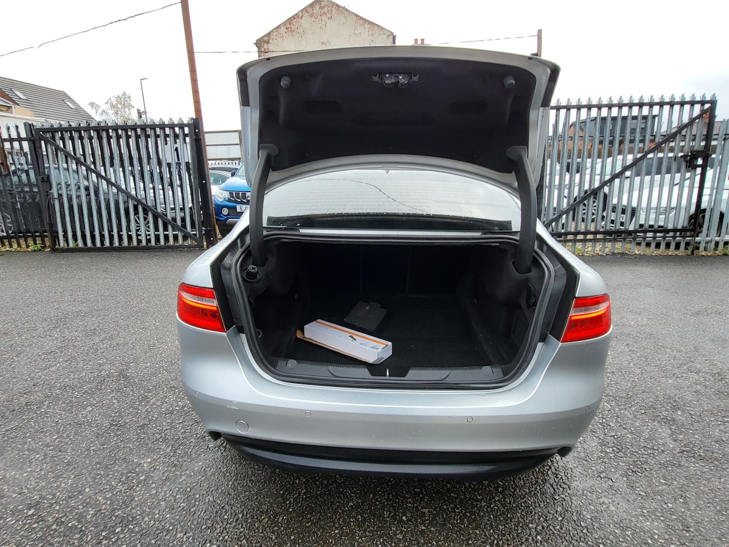 Used Jaguar XE 2015 for sale - 76541756: Photo 11