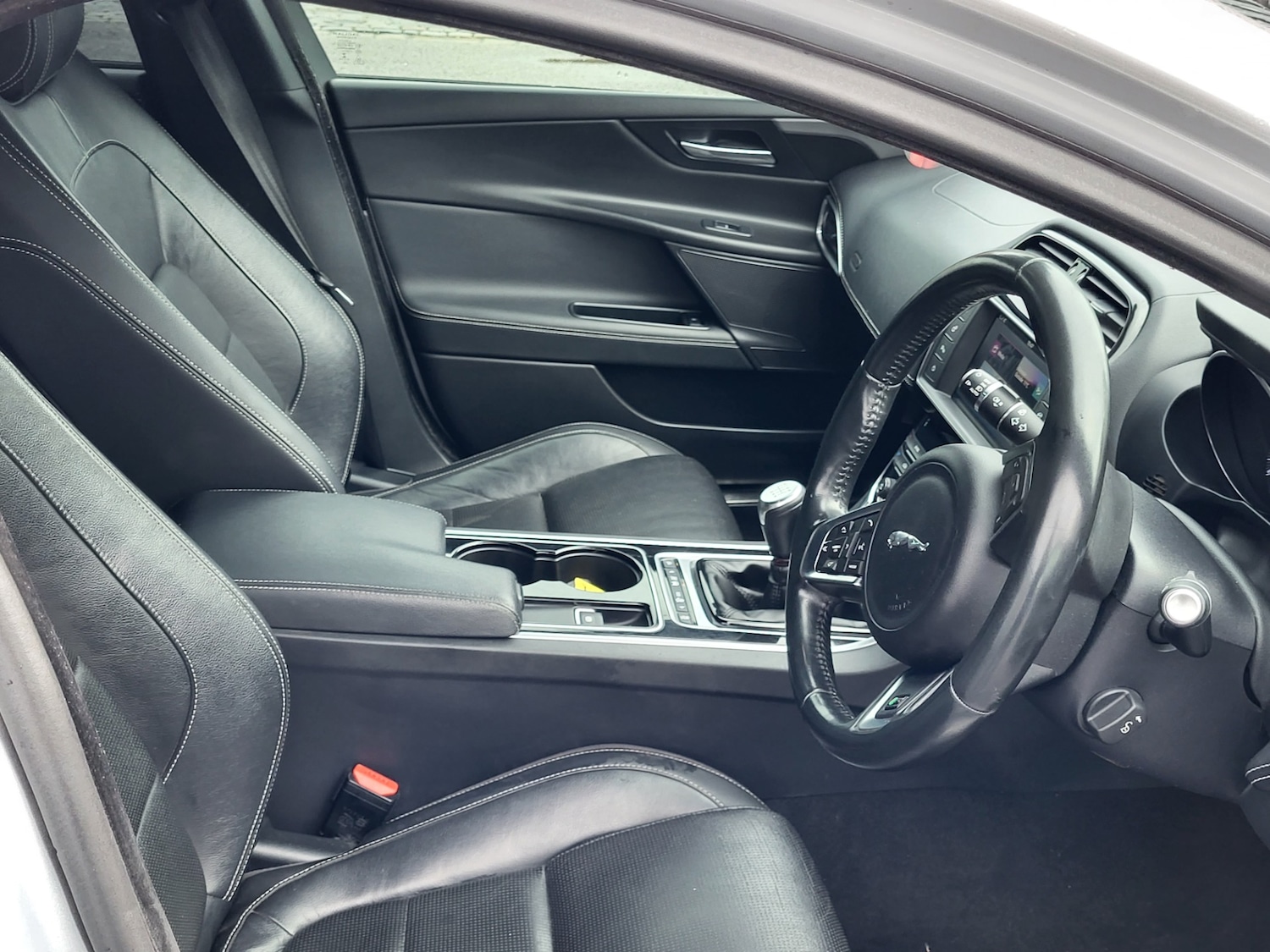 Used Jaguar XE 2015 for sale - 76541756: Photo 18