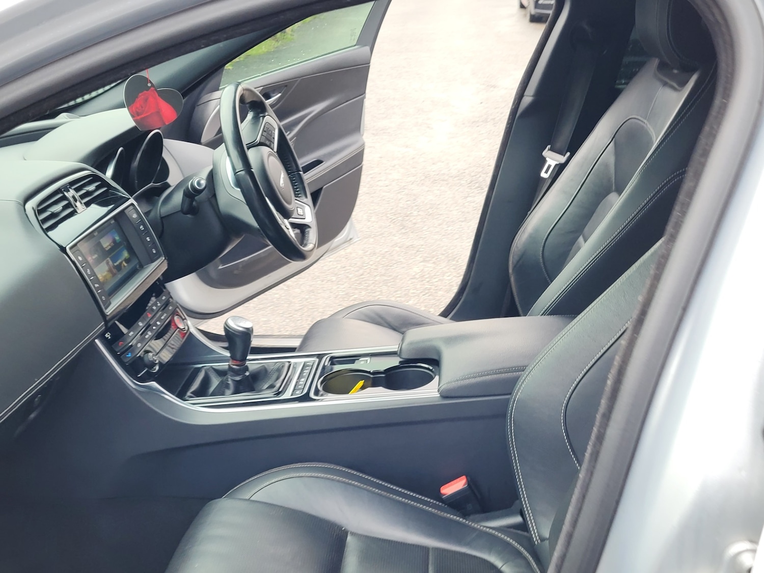 Used Jaguar XE 2015 for sale - 76541756: Photo 19