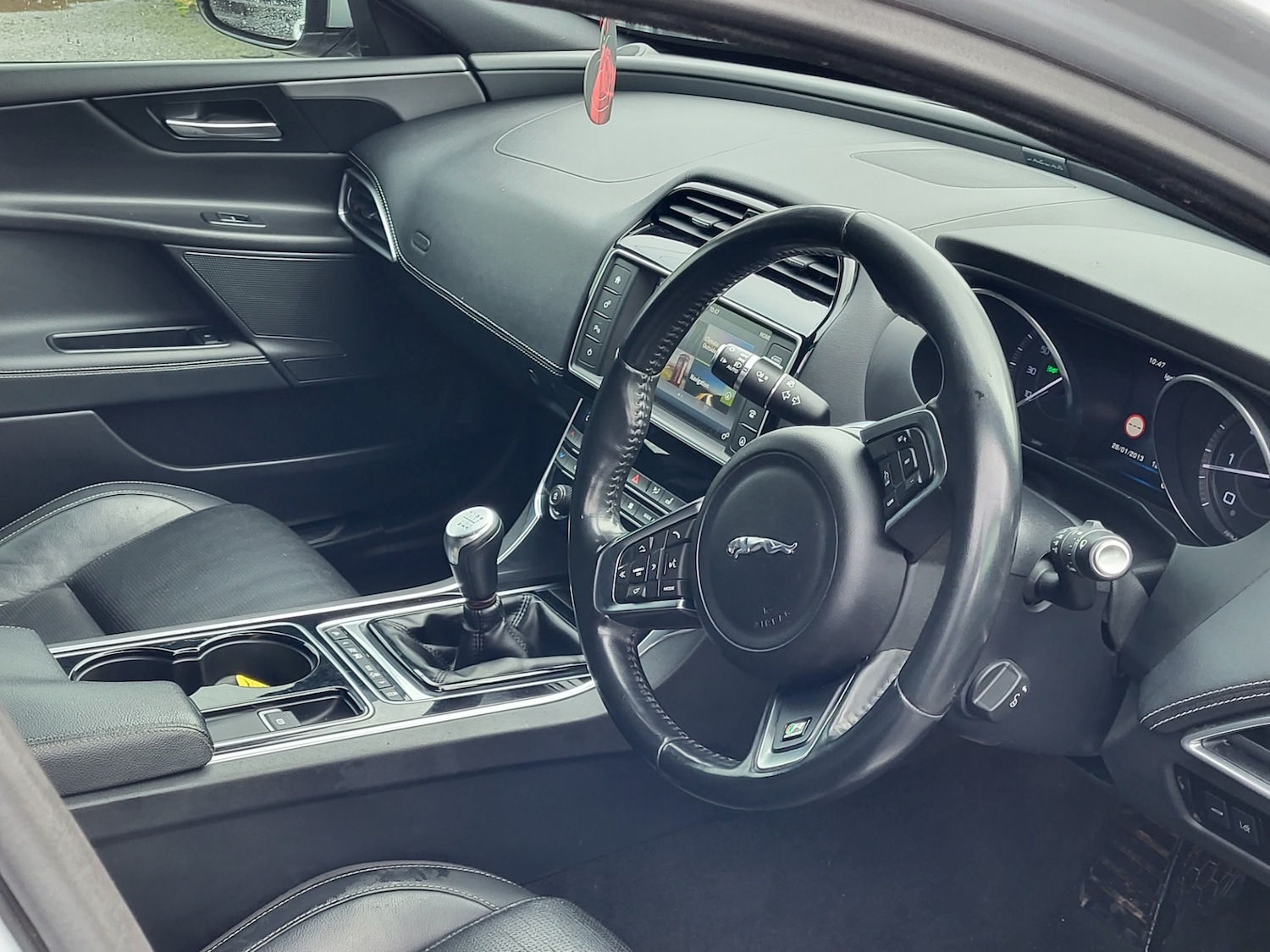 Used Jaguar XE 2015 for sale - 76541756: Photo 6