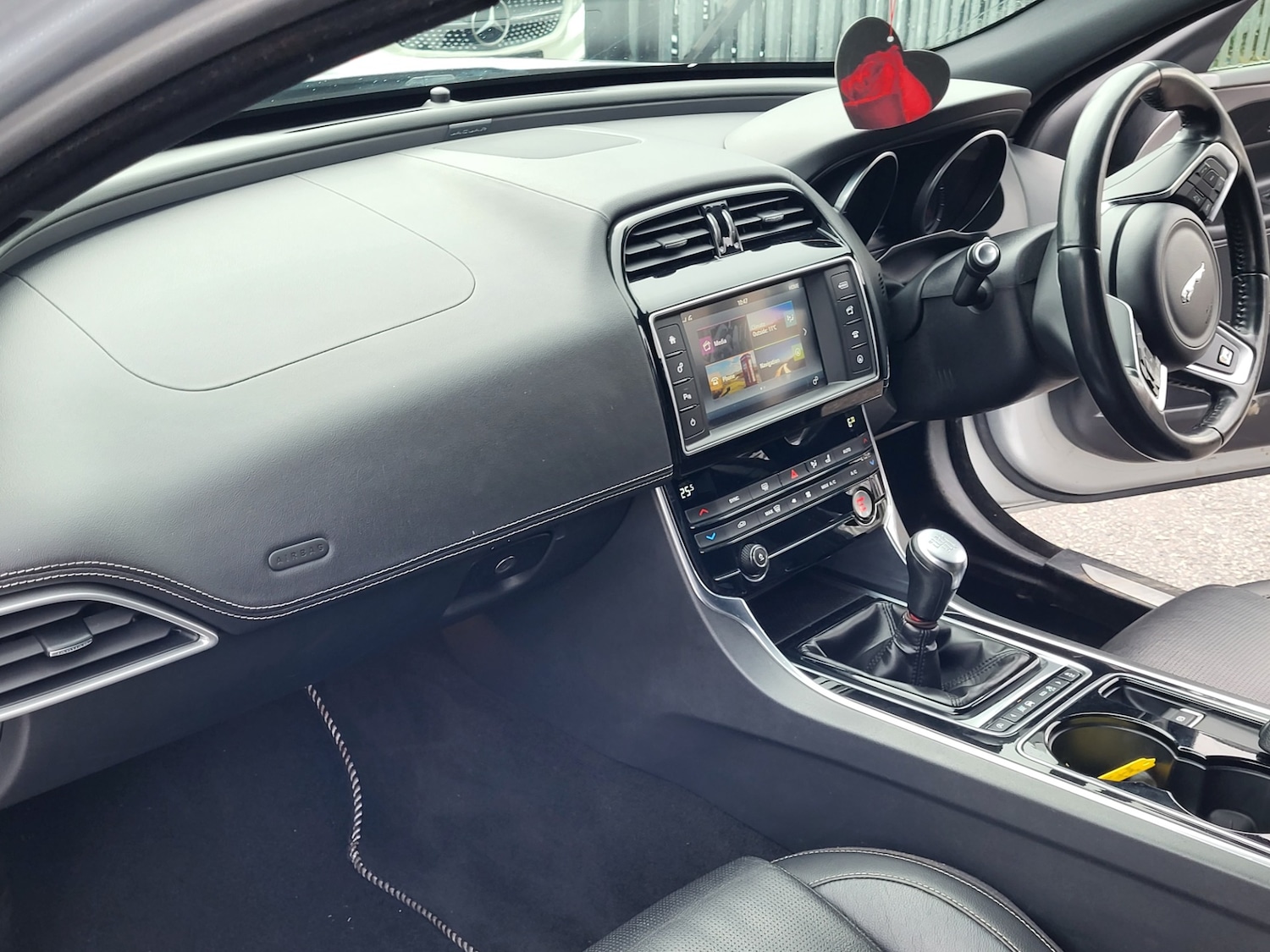 Used Jaguar XE 2015 for sale - 76541756: Photo 8