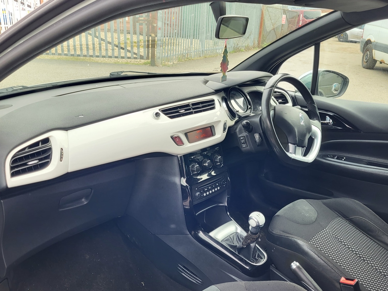 Used Citroen DS3 2011 for sale - 76263381: Photo 7