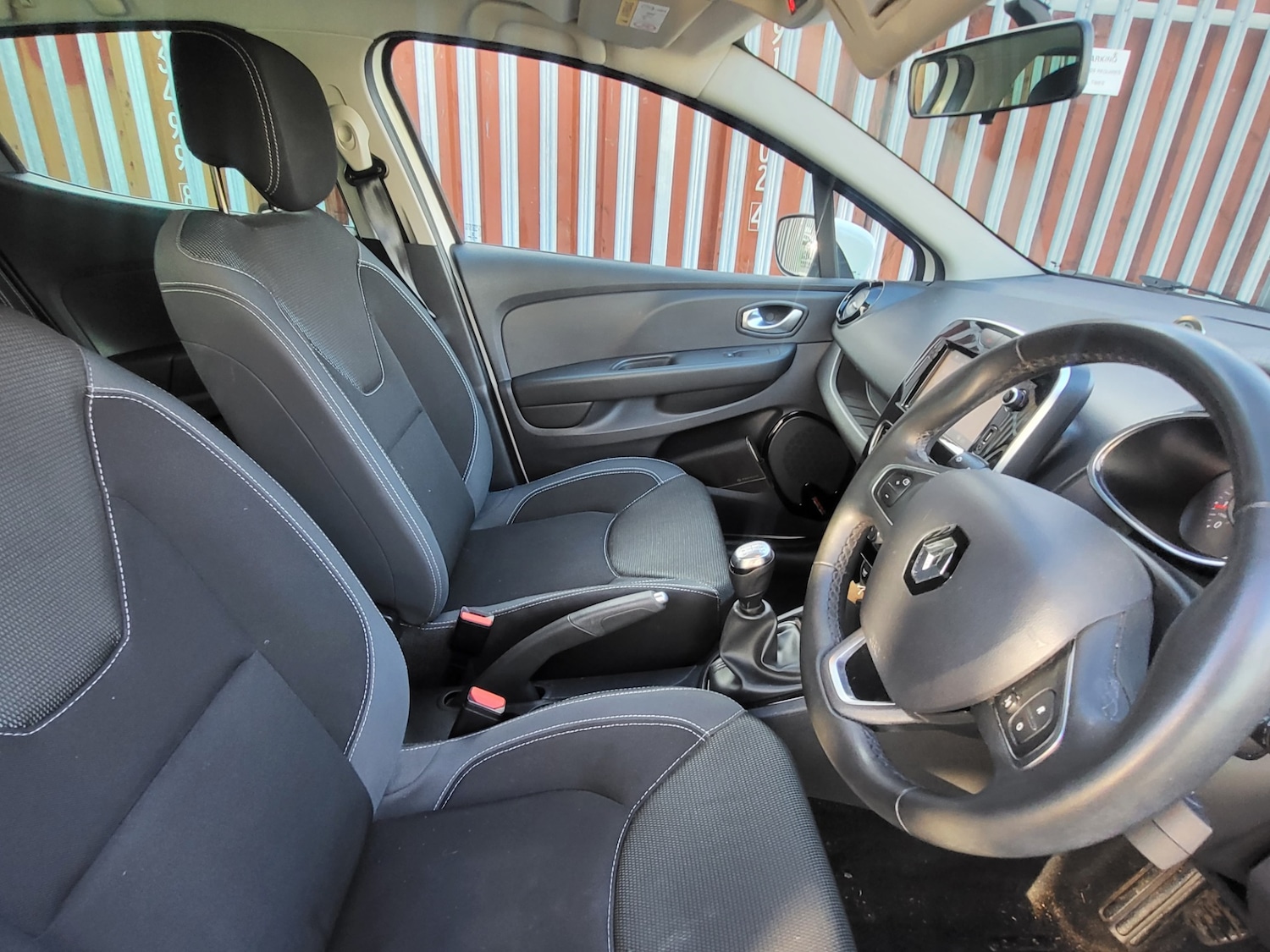 Used Renault Clio 2018 for sale - 76651185: Photo 18