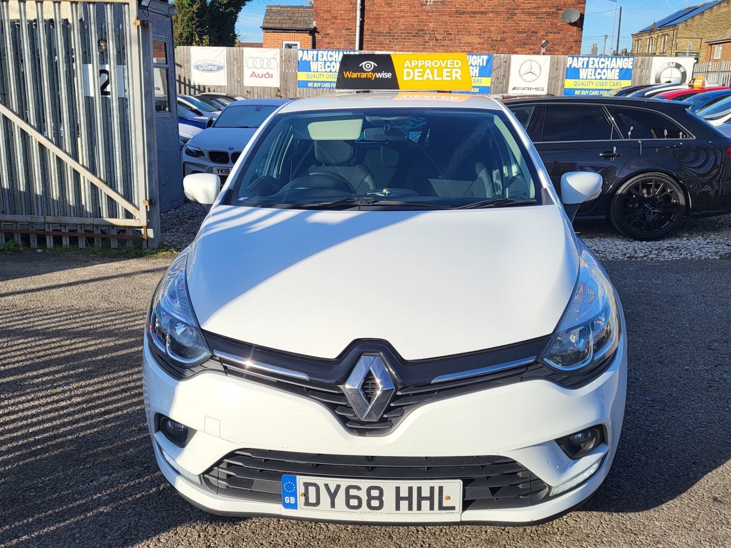 Used Renault Clio 2018 for sale - 76651185: Photo 2