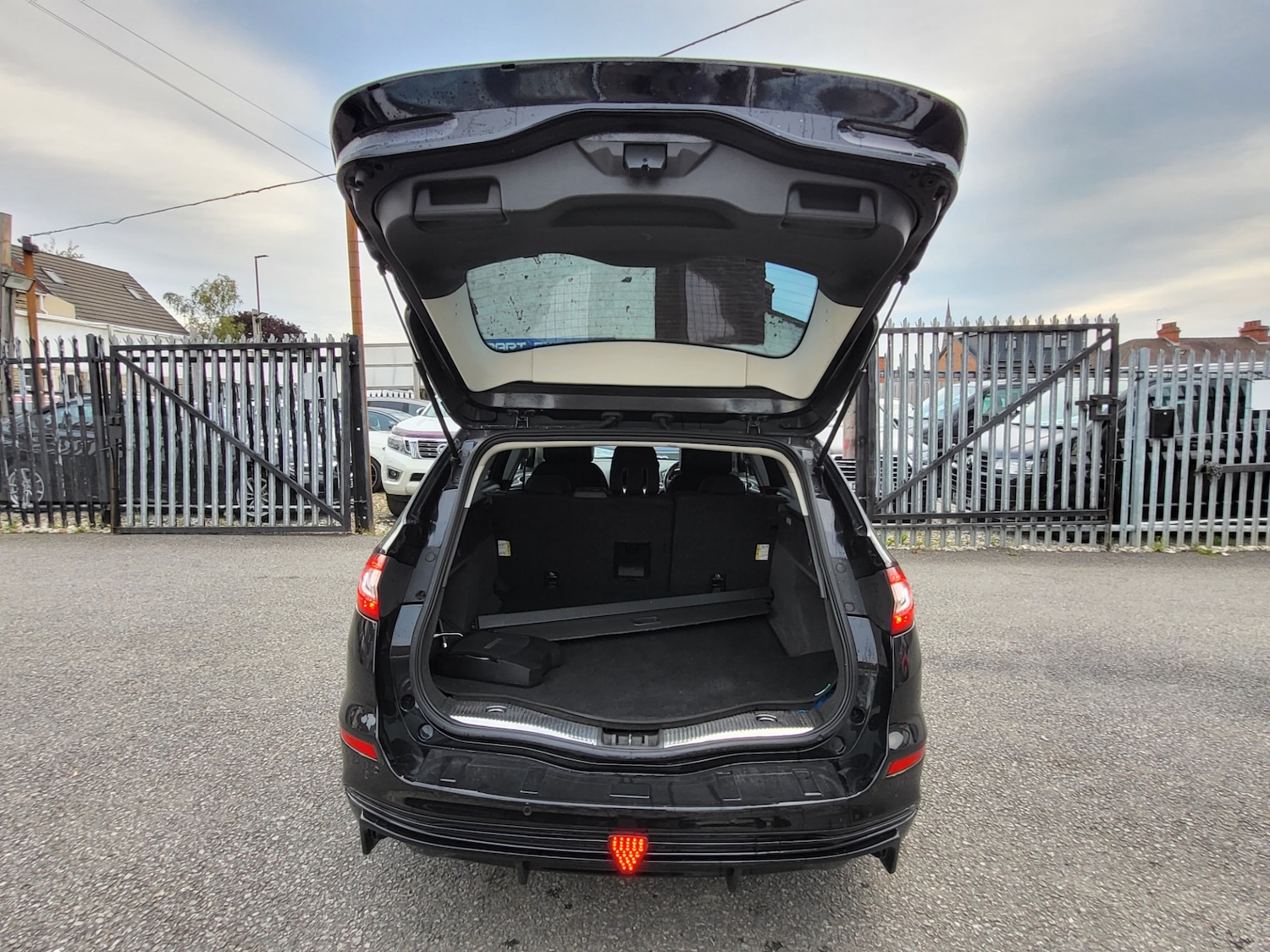 Used Ford Mondeo 2015 for sale - 76232197: Photo 11
