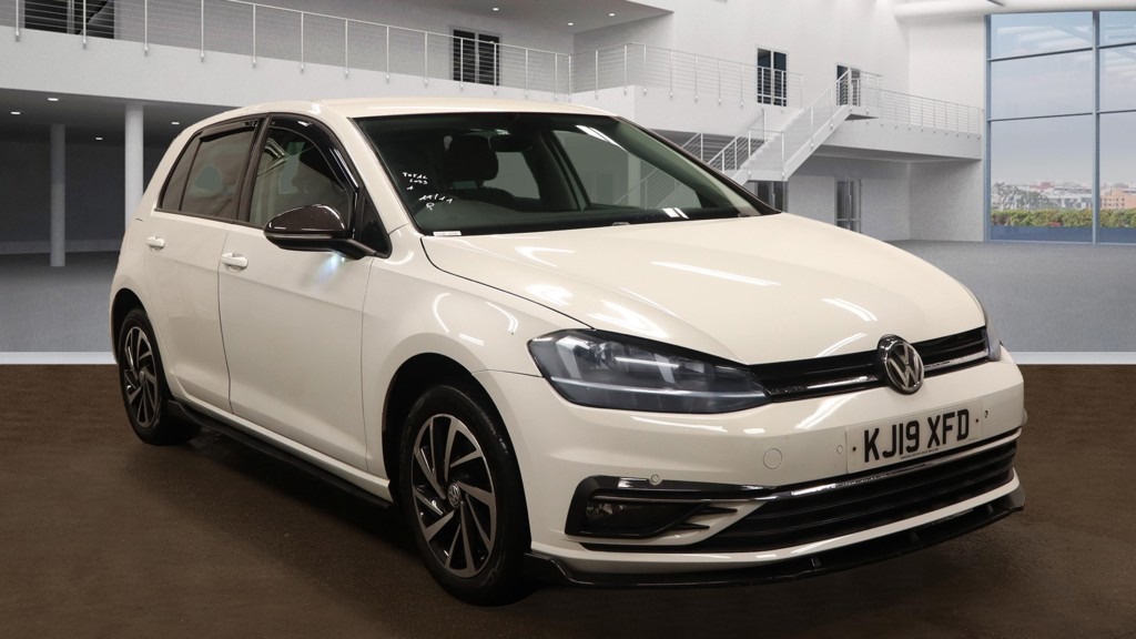 Used Volkswagen Golf 2019 for sale - 76682997: Photo 1