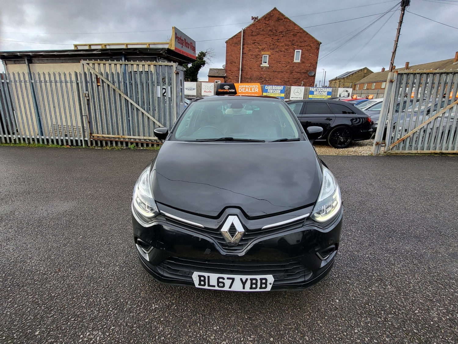 Used Renault Clio 2018 for sale - 76694385: Photo 2