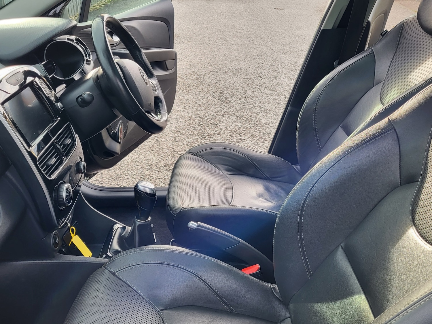 Used Renault Clio 2018 for sale - 76694385: Photo 21