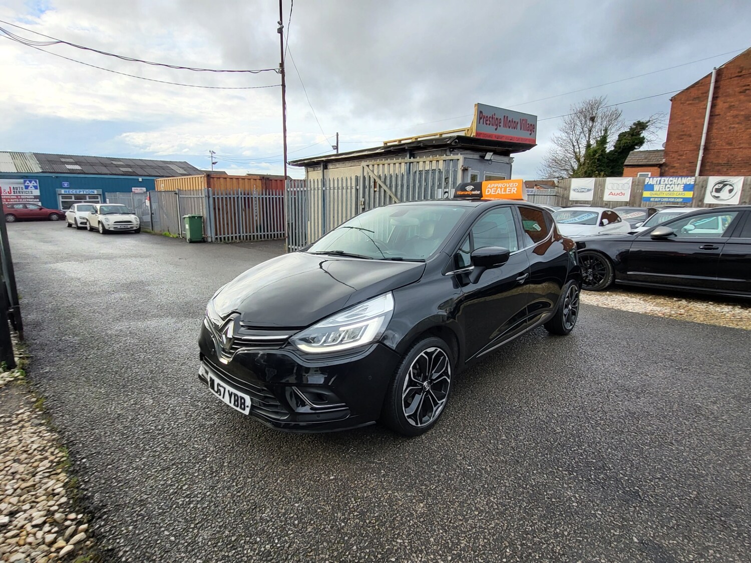 Used Renault Clio 2018 for sale - 76694385: Photo 30