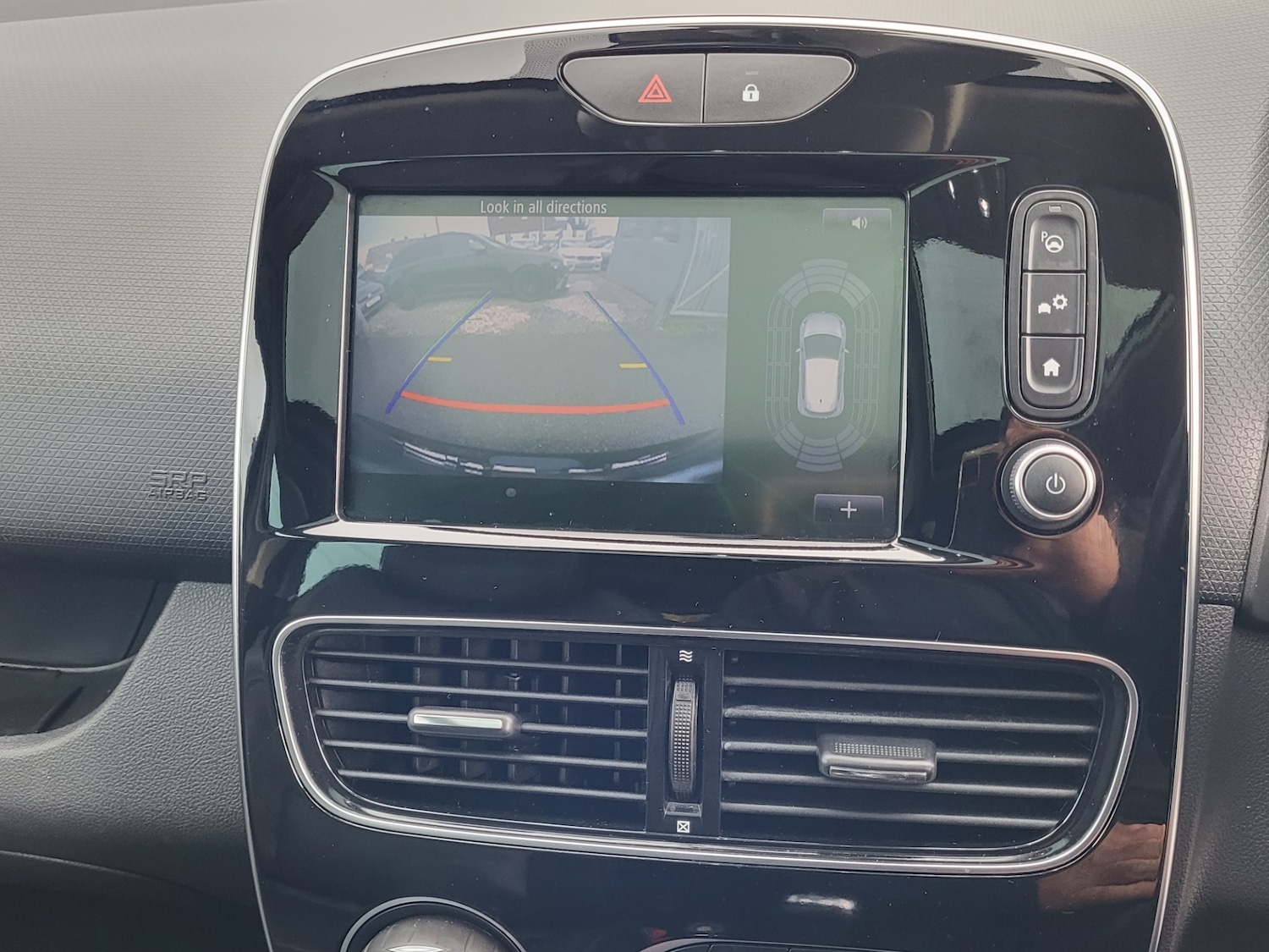 Used Renault Clio 2018 for sale - 76694385: Photo 9