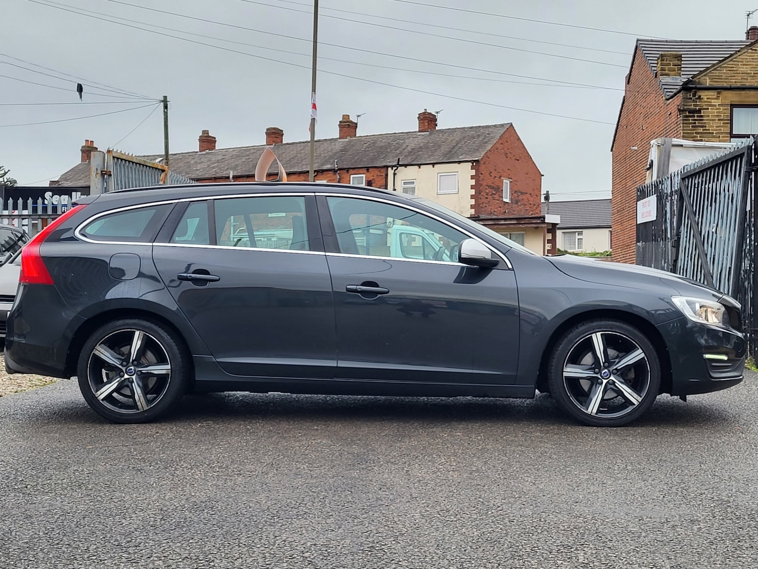 Used Volvo V60 2017 for sale - 76663686: Photo 16
