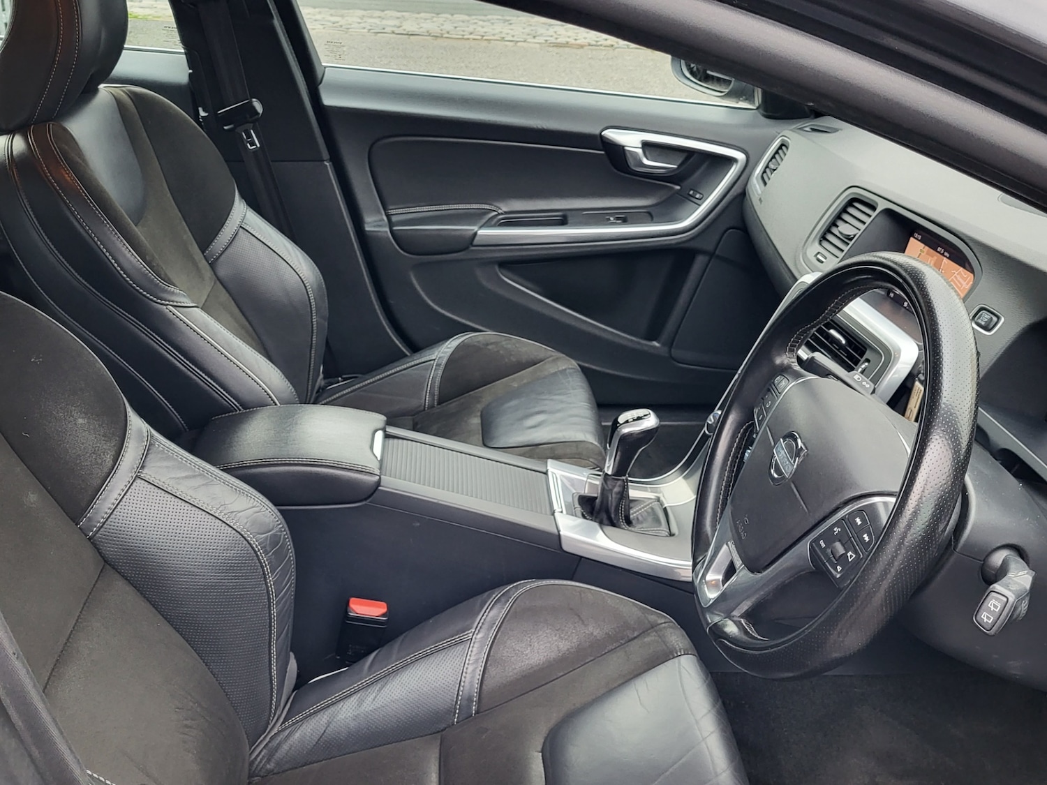 Used Volvo V60 2017 for sale - 76663686: Photo 18