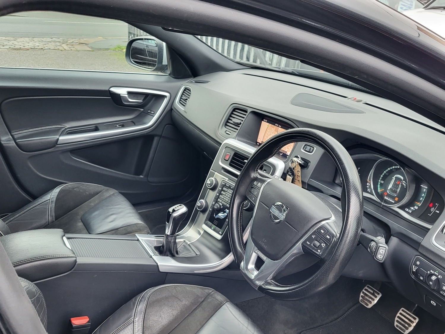 Used Volvo V60 2017 for sale - 76663686: Photo 6