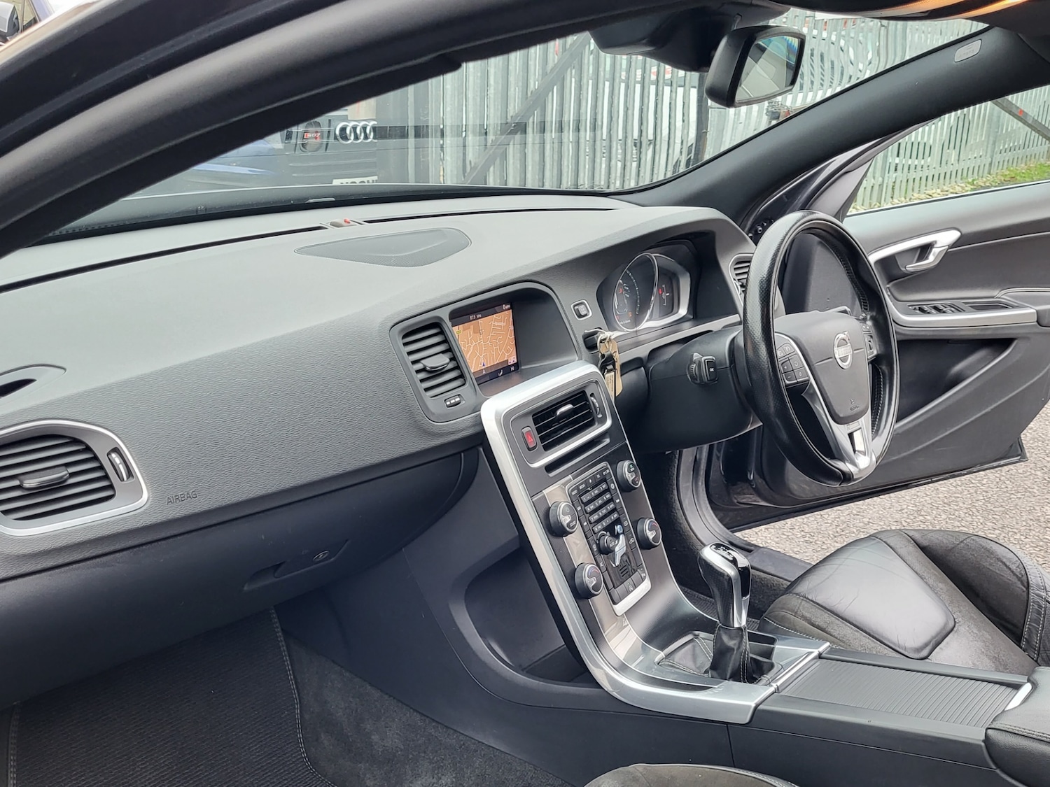 Used Volvo V60 2017 for sale - 76663686: Photo 8