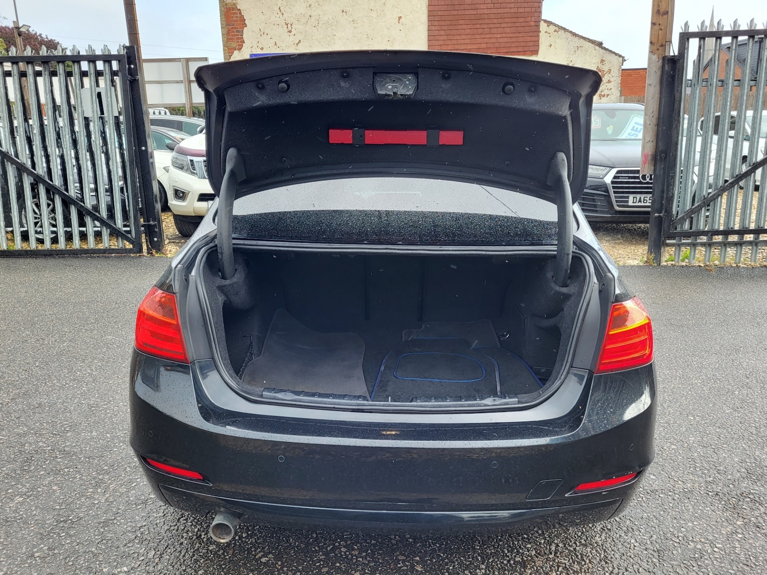 Used BMW 3 Series 2012 for sale - 76255187: Photo 11