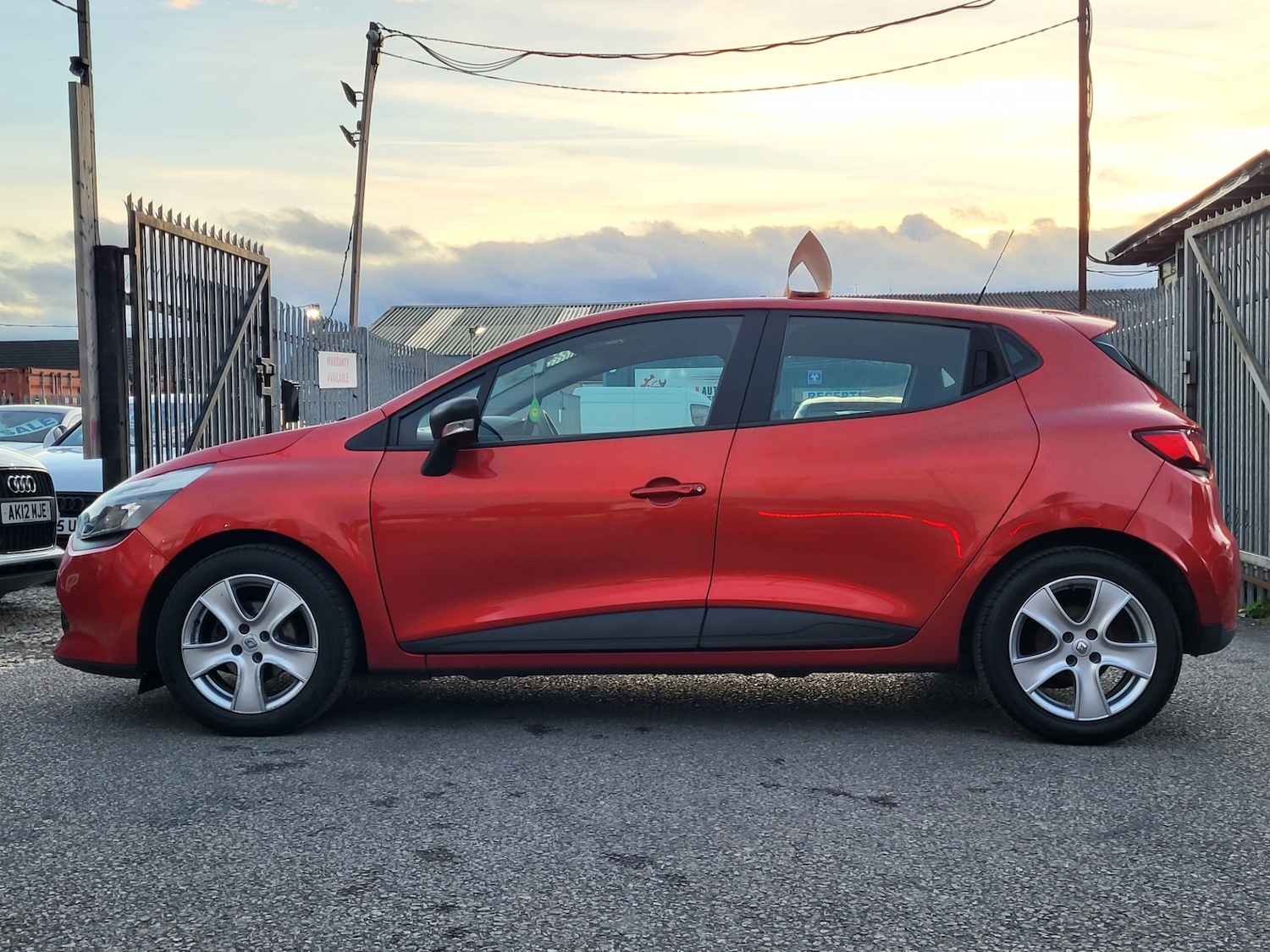 Used Renault Clio 2014 for sale - 76452008: Photo 16