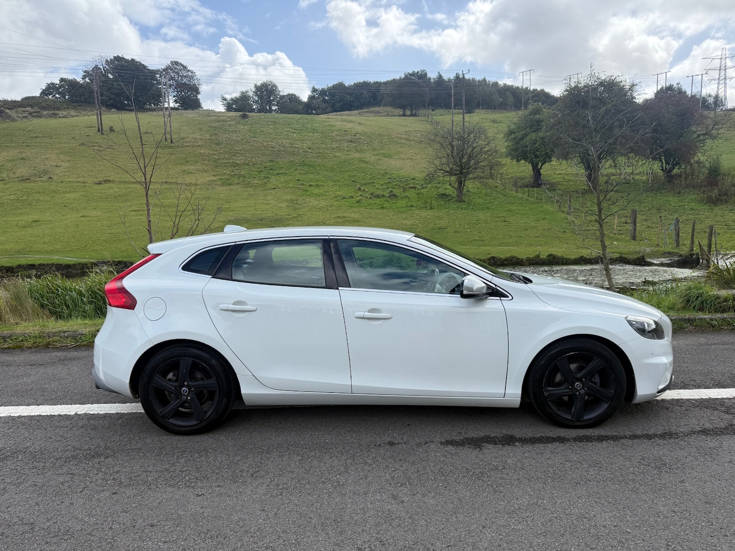 Used Volvo V40 2014 for sale - 75957446: Photo 2