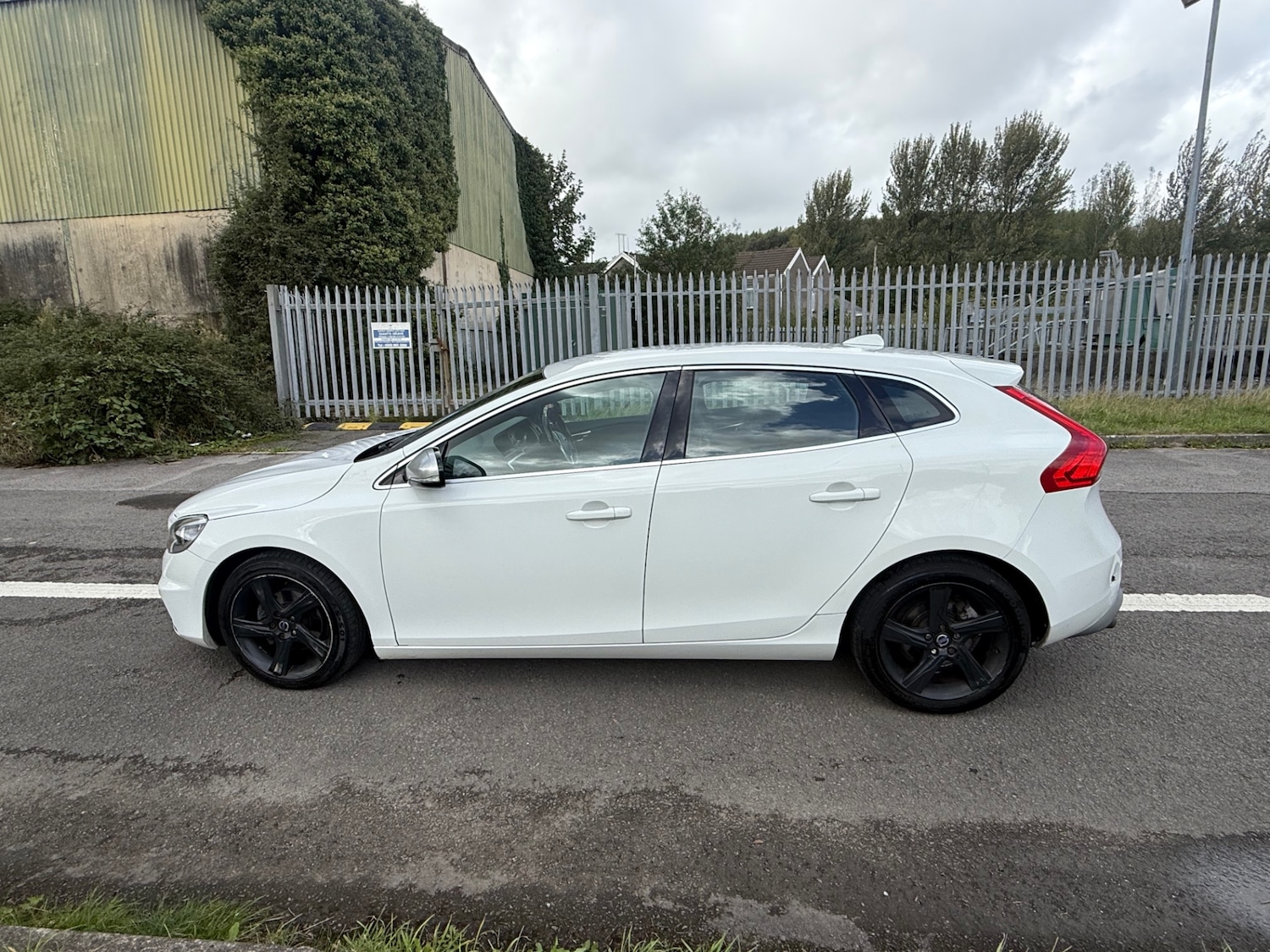 Used Volvo V40 2014 for sale - 75957446: Photo 4