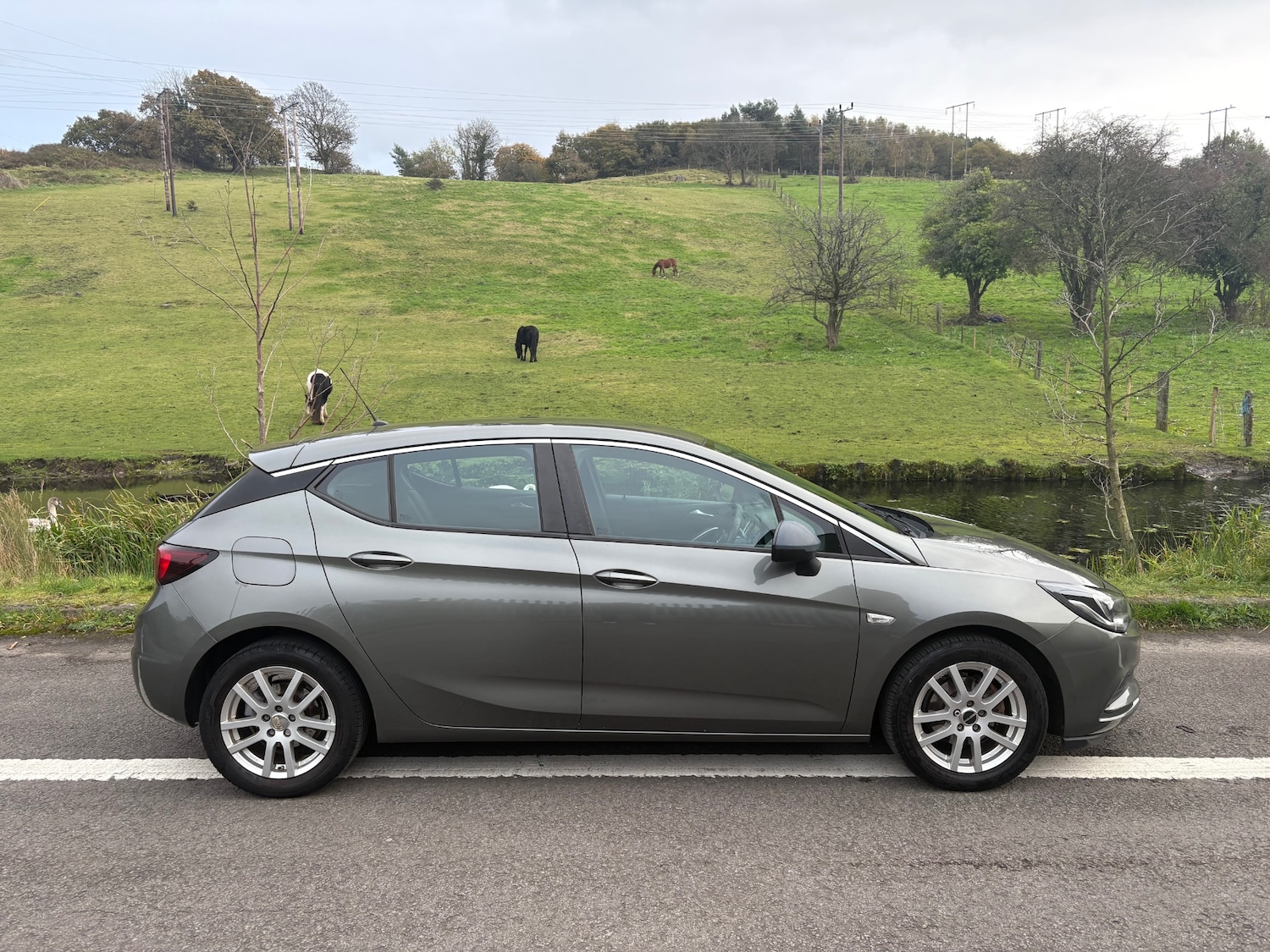 Used Vauxhall Astra 2017 for sale - 76384250: Photo 2