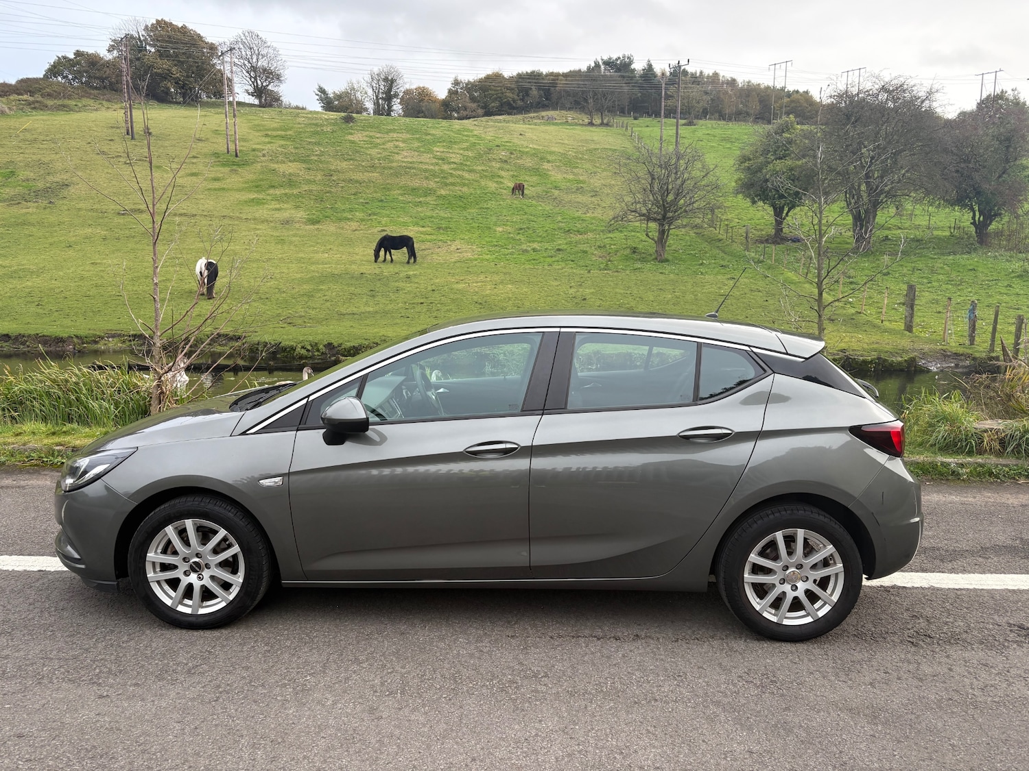 Used Vauxhall Astra 2017 for sale - 76384250: Photo 3