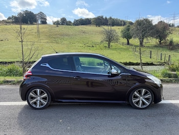 Used Peugeot 208 2013 for sale - 75820918: Photo