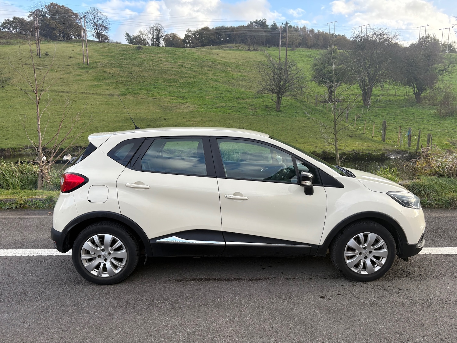 Used Renault Captur 2014 for sale - 76402879: Photo 2