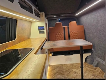 Used Volkswagen Transporter 2018 for sale - 78734869: Photo