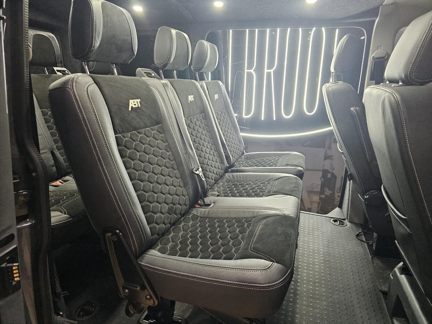 Used Volkswagen Transporter 2021 for sale - 77137757: Photo 1