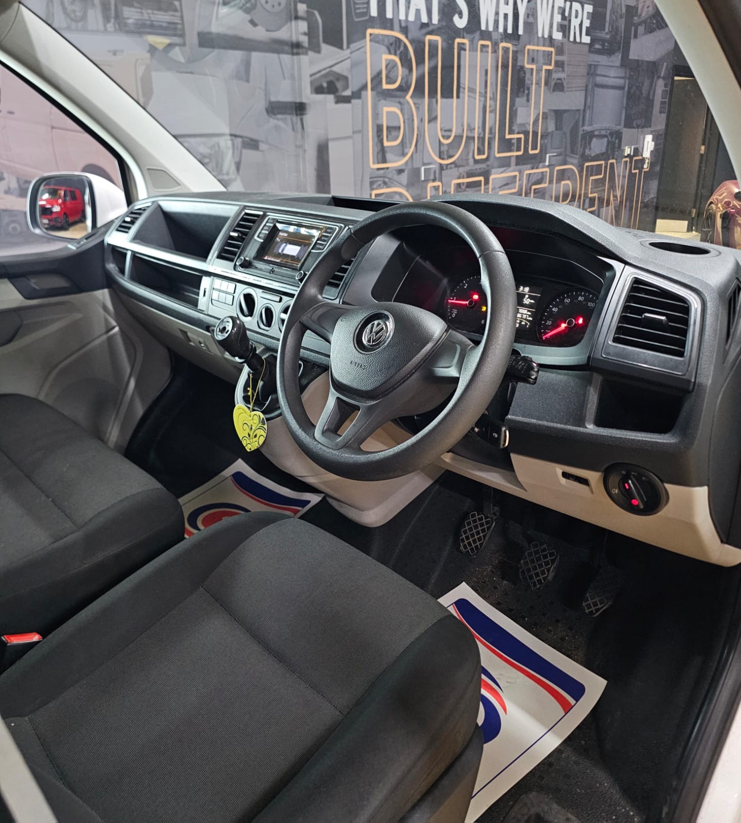 Used Volkswagen Transporter 2016 for sale - 77900827: Photo 13