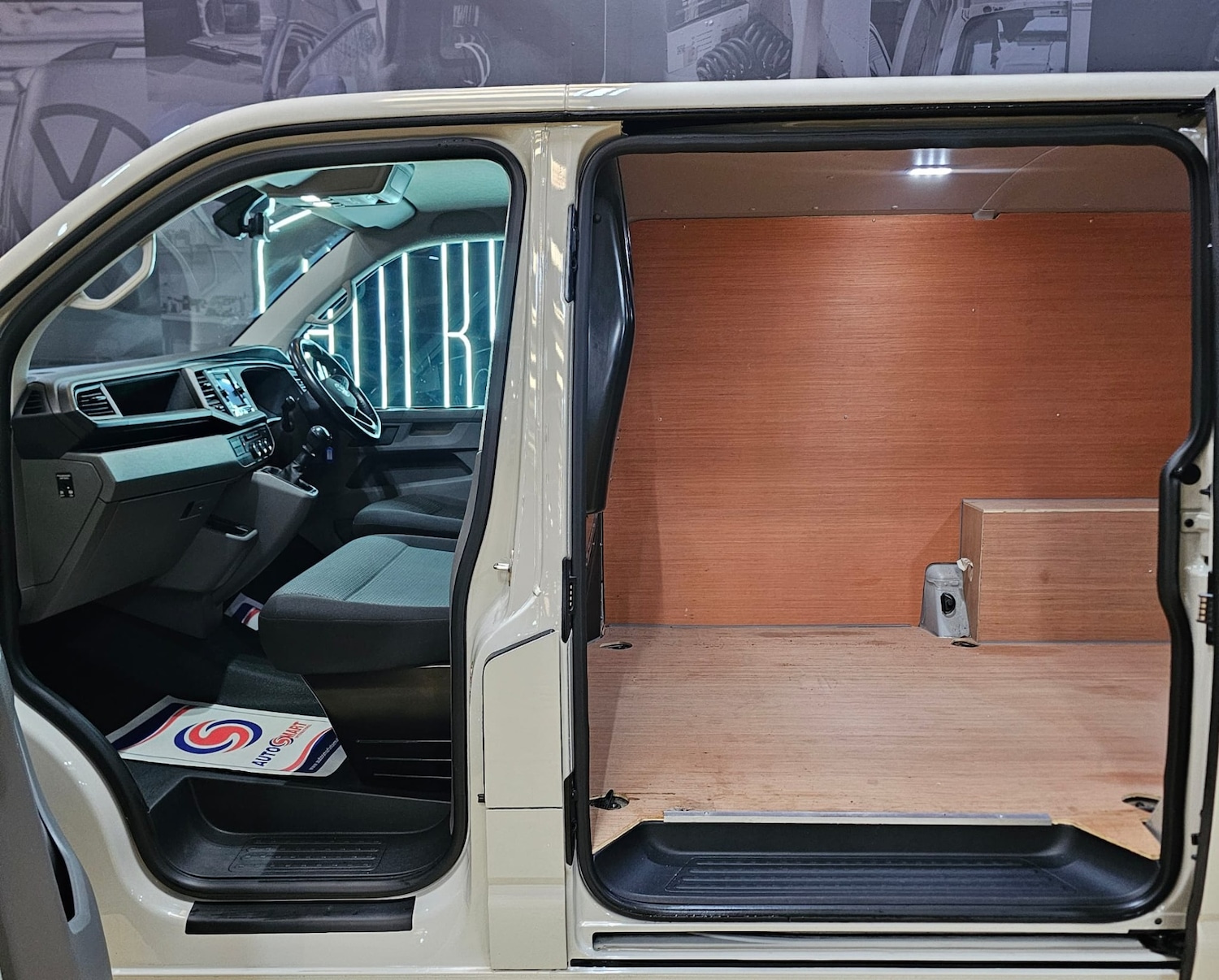 Used Volkswagen Transporter 2023 for sale - 77603484: Photo 18