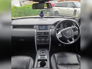 Used Land Rover Discovery Sport 2018 for sale - 79221232: Photo