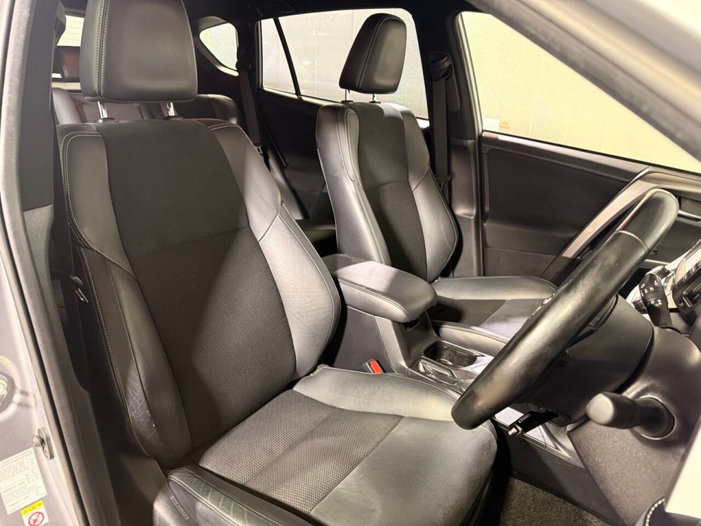 Used Toyota RAV4 2017 for sale - 77328077: Photo 38