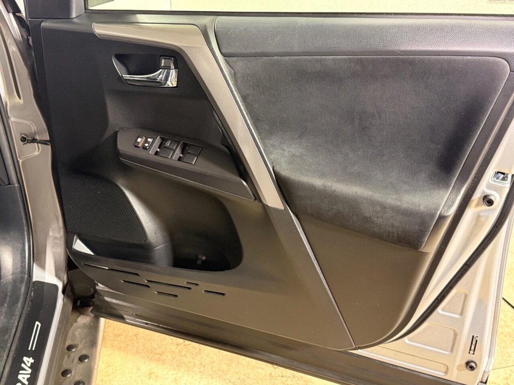 Used Toyota RAV4 2017 for sale - 77328077: Photo 42