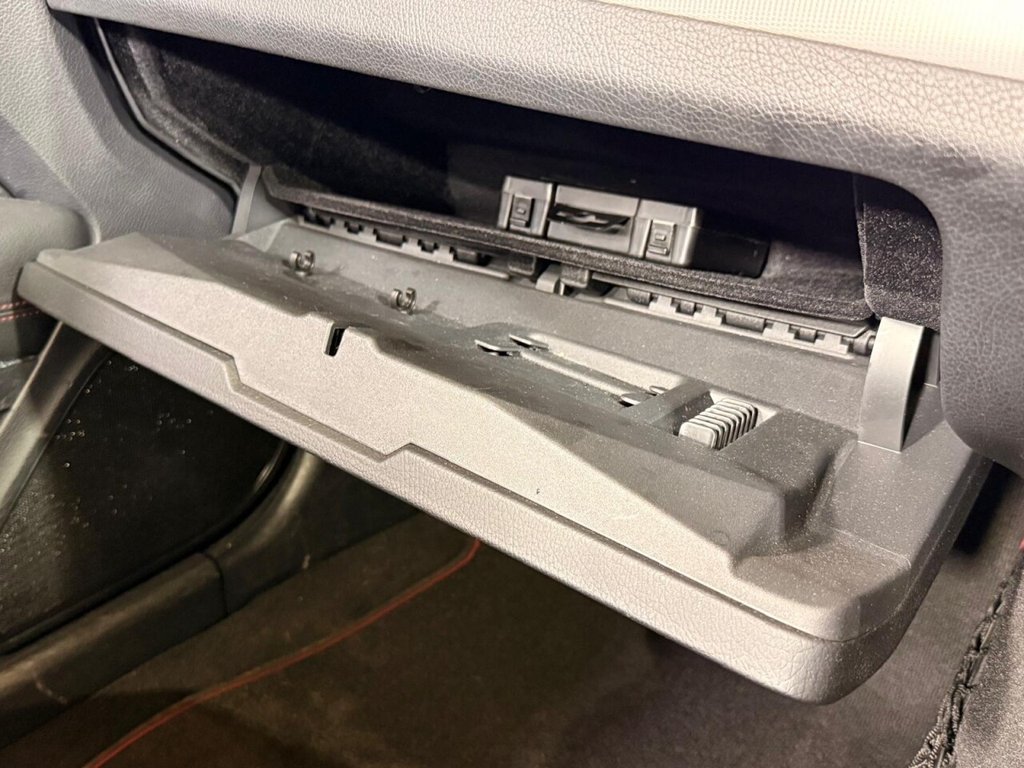 Used Mercedes-Benz E Class 2015 for sale - 76520604: Photo 35