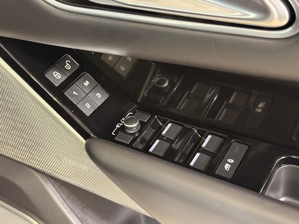 Used Land Rover Range Rover Velar 2018 for sale - 75220998: Photo 22
