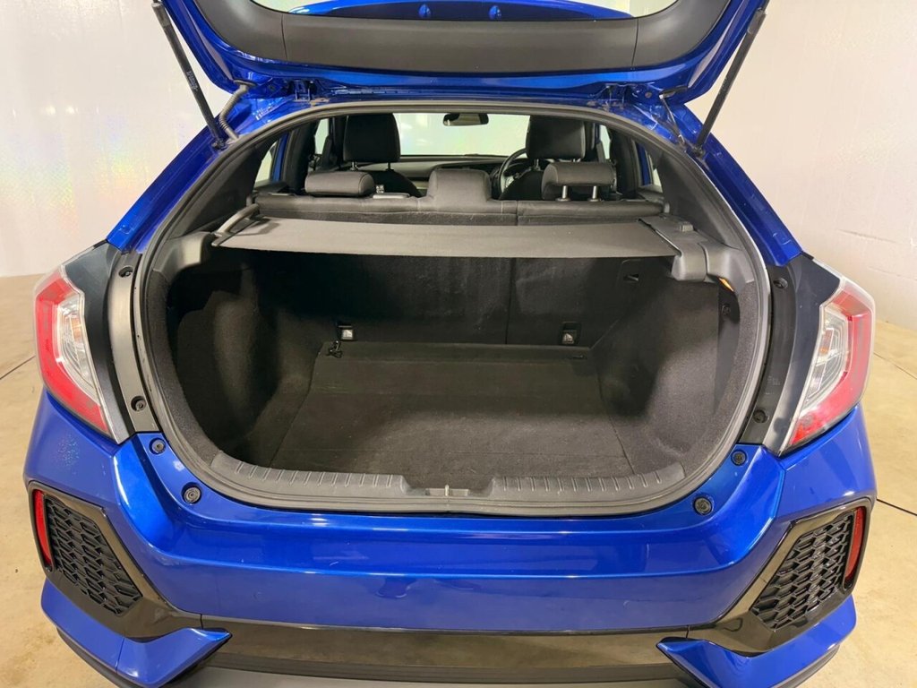 Used Honda Civic 2018 for sale - 76203500: Photo 16