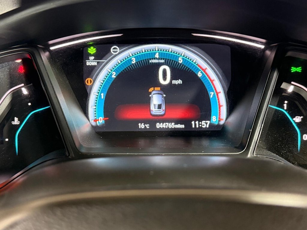 Used Honda Civic 2018 for sale - 76203500: Photo 30