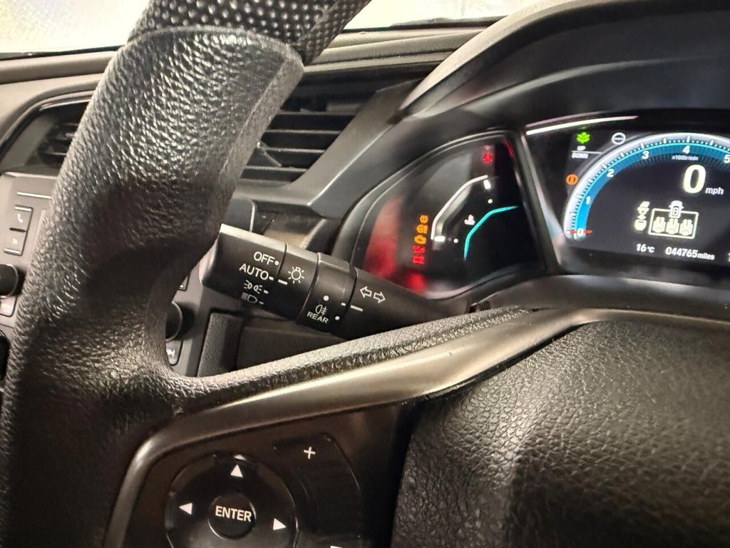 Used Honda Civic 2018 for sale - 76203500: Photo 32